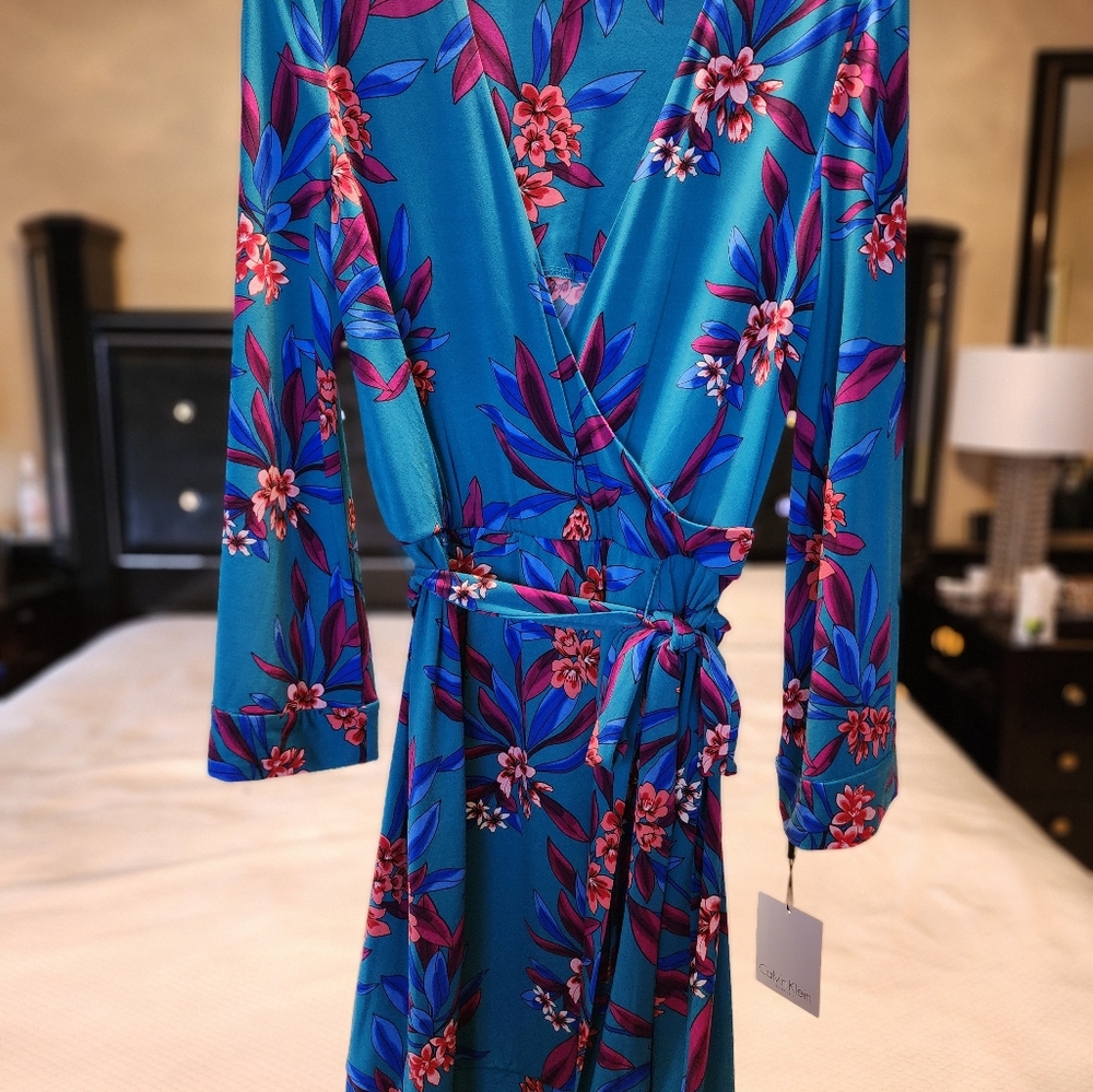 Floral wrapped dress by Calvin Klein size 6